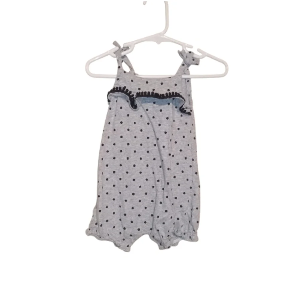 Carter's Girls Gray With Black Polka Dots Ruffle Detail Baby Romper 6 months!